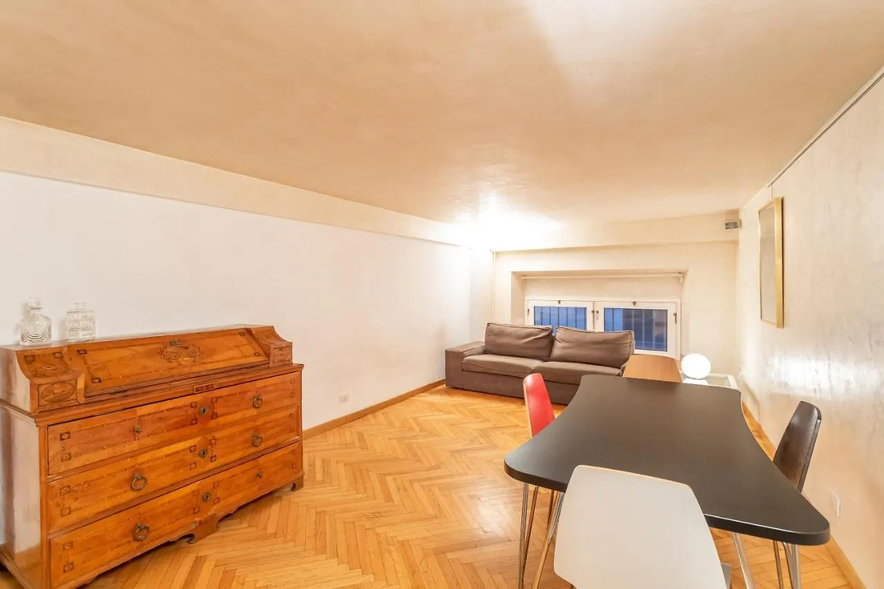 Entire Building With 4 Apartments Near The Colosseum Rome