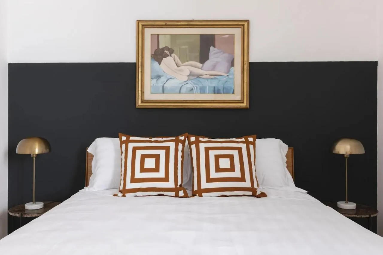 Entire Building With 4 Apartments Near The Colosseum Rome Italy