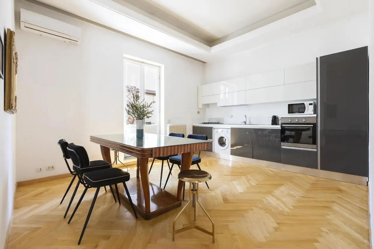 Entire Building With 4 Apartments Near The Colosseum Rome
