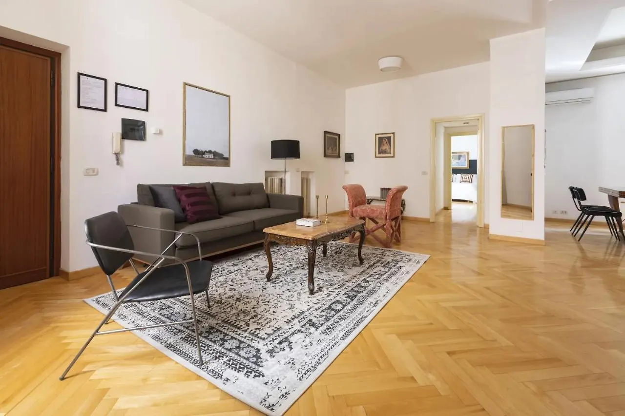 Entire Building With 4 Apartments Near The Colosseum Rome