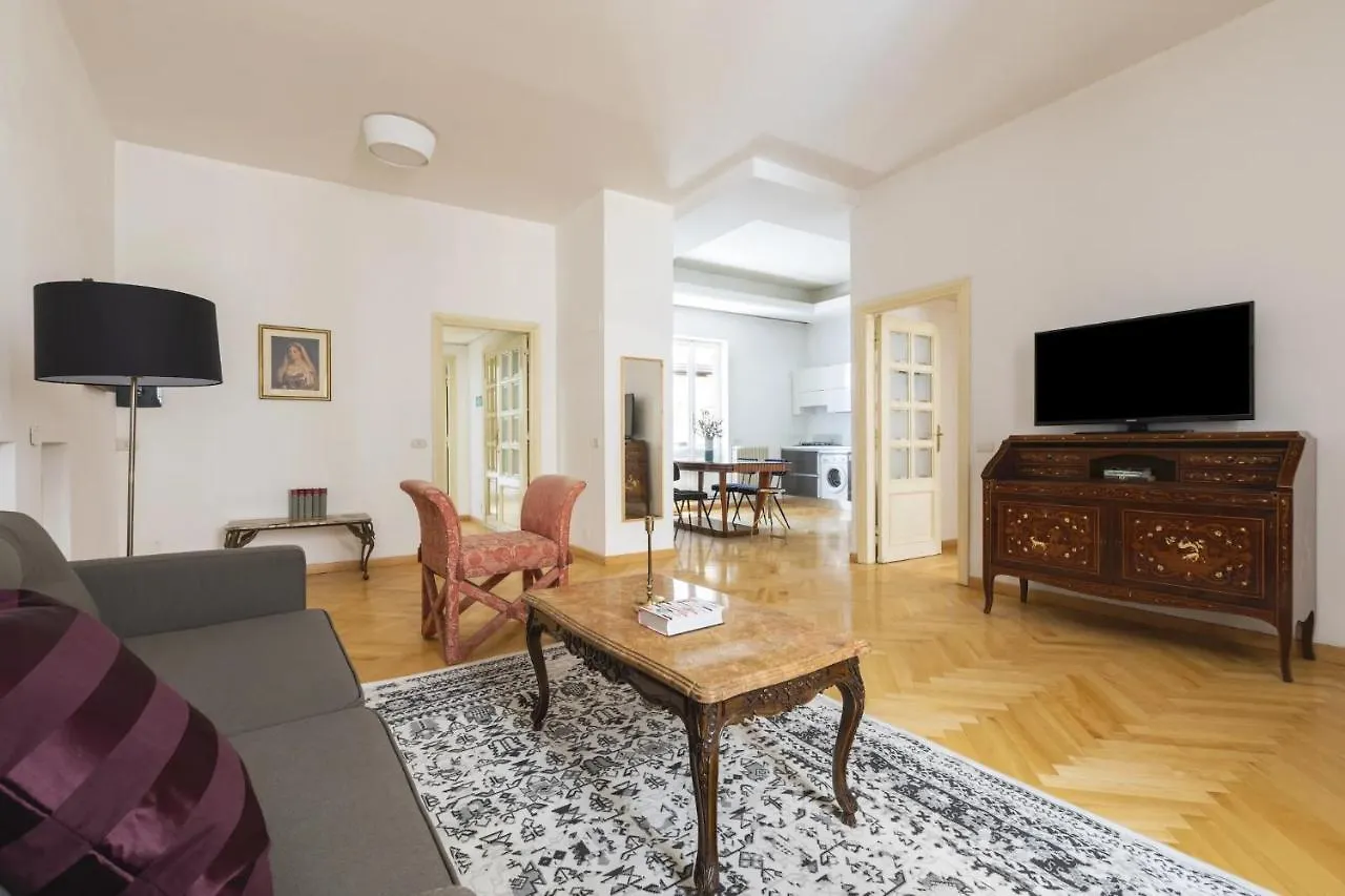 Entire Building With 4 Apartments Near The Colosseum Rome