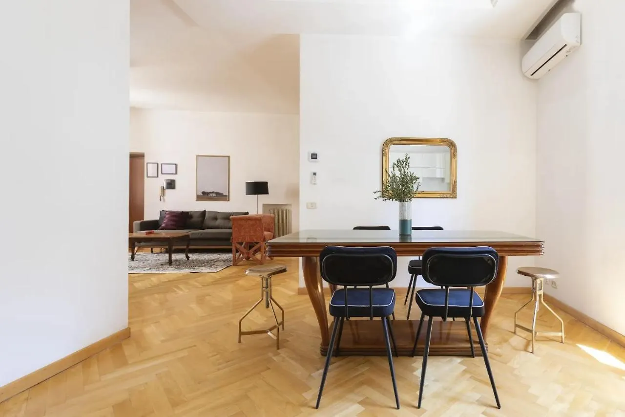 Entire Building With 4 Apartments Near The Colosseum Rome Italy