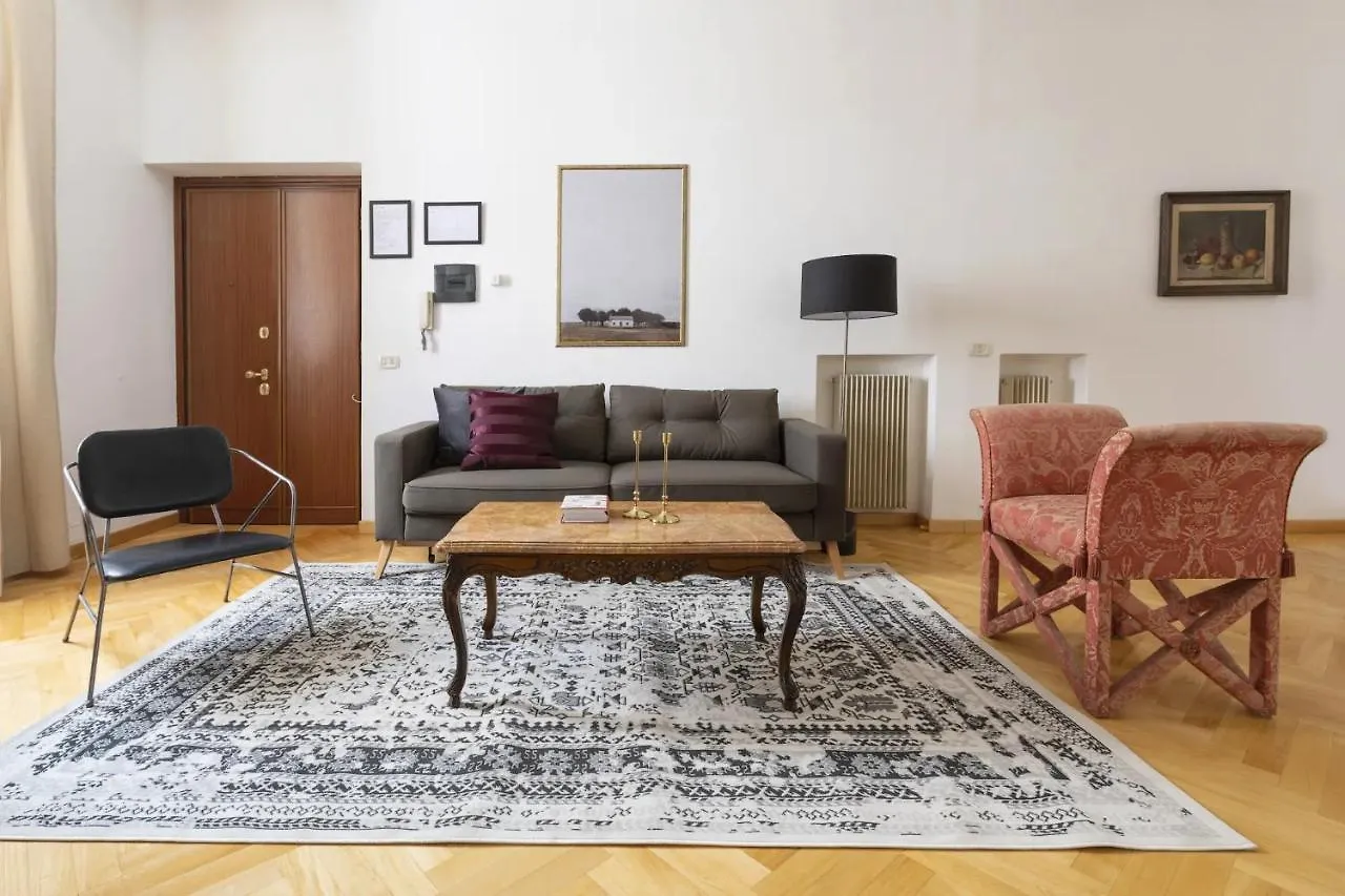 Entire Building With 4 Apartments Near The Colosseum Rome Italy
