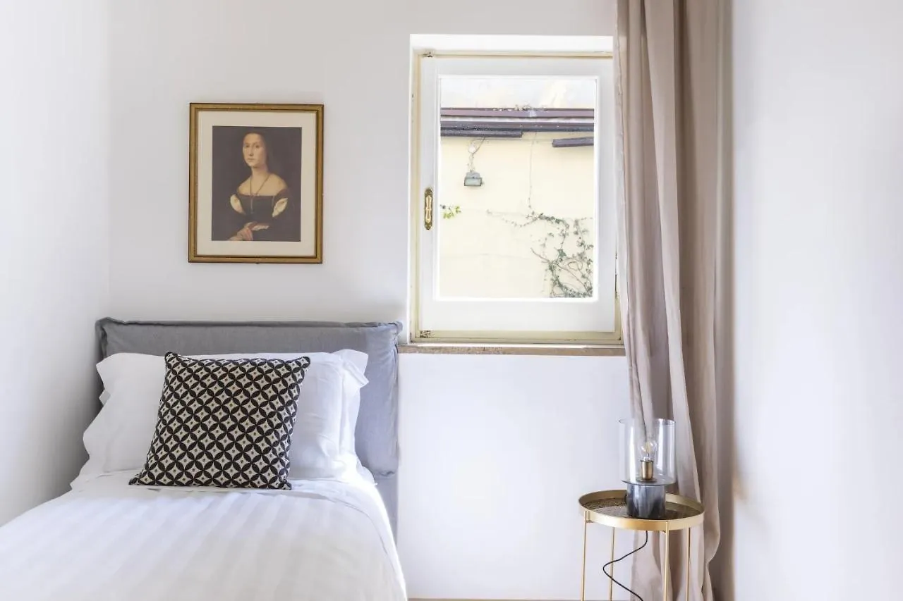 Entire Building With 4 Apartments Near The Colosseum Rome Italy