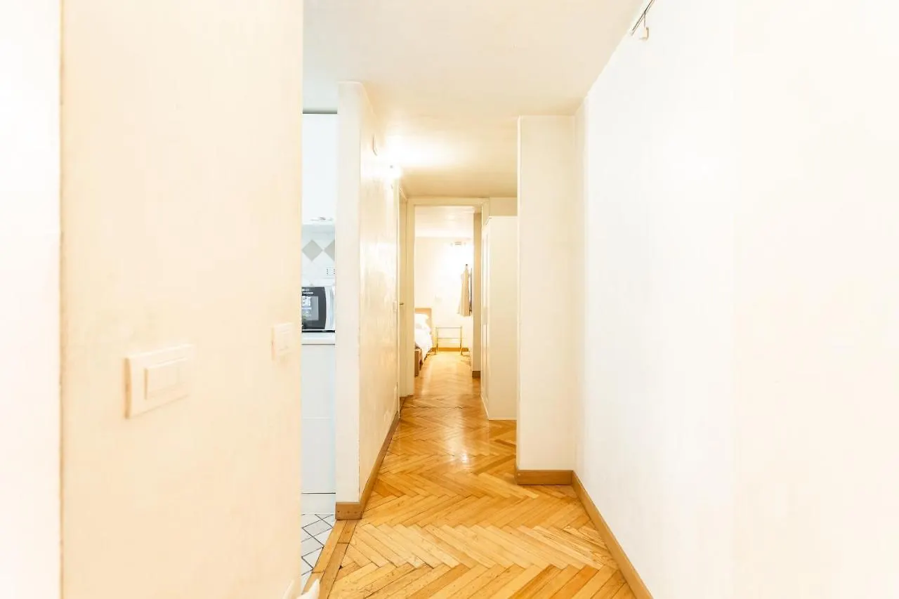 Entire Building With 4 Apartments Near The Colosseum Rome