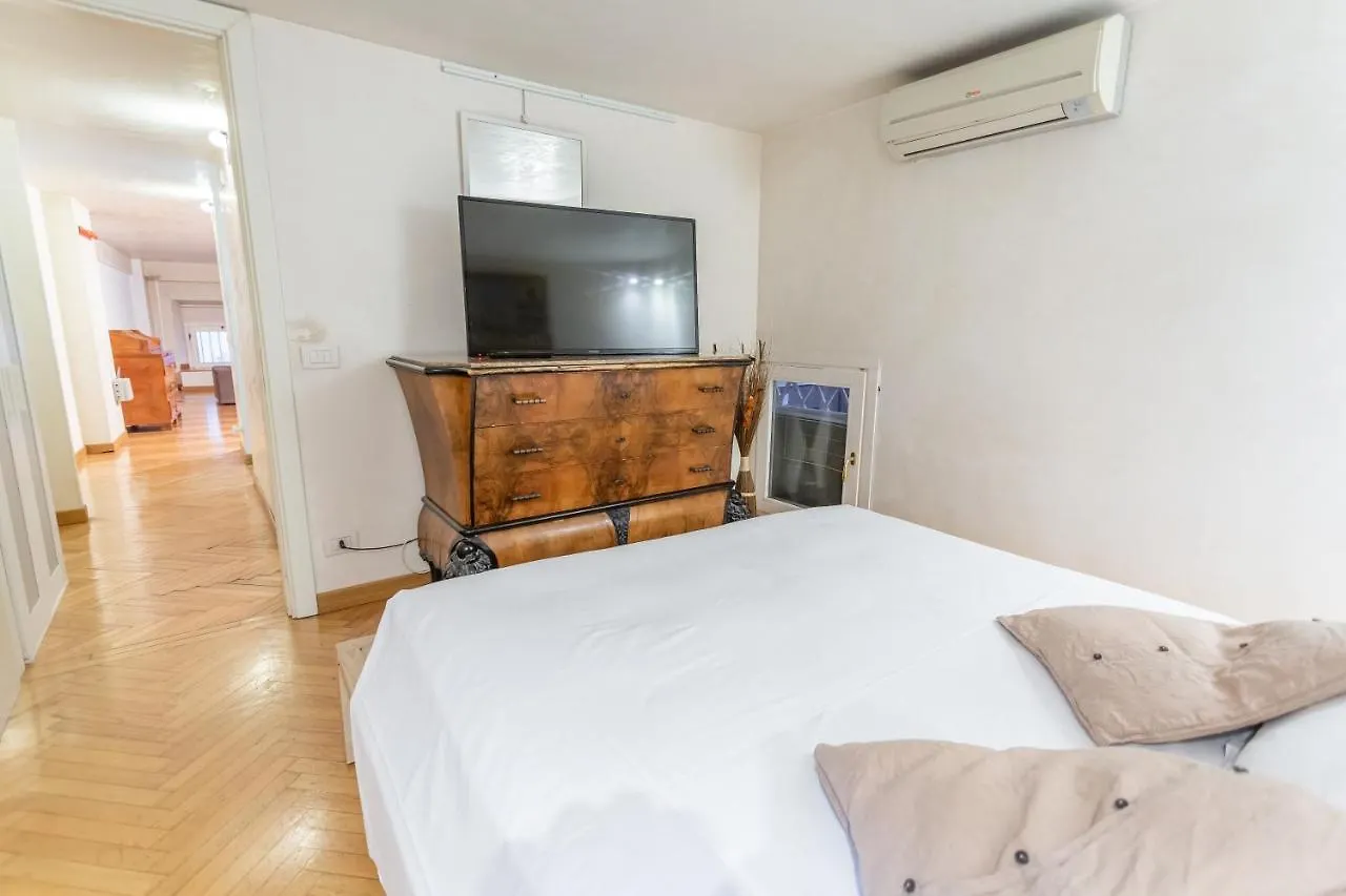 Entire Building With 4 Apartments Near The Colosseum Rome 0*,  Italy