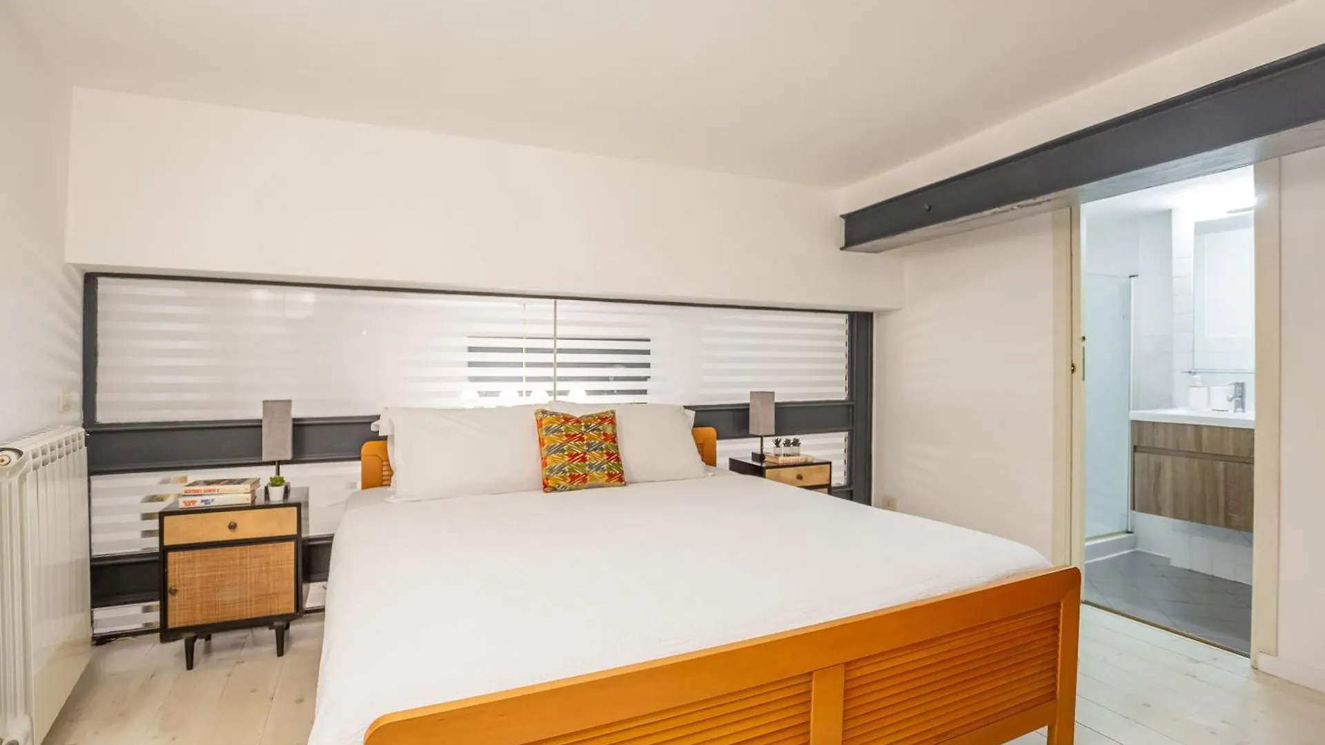 Entire Building With 4 Apartments Near The Colosseum Rome Italy