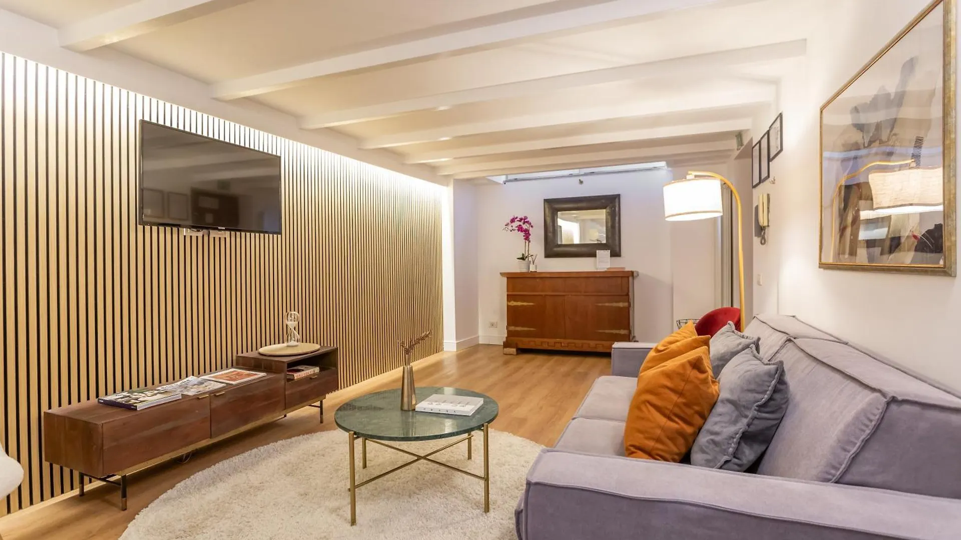 Entire Building With 4 Apartments Near The Colosseum Rome Italy