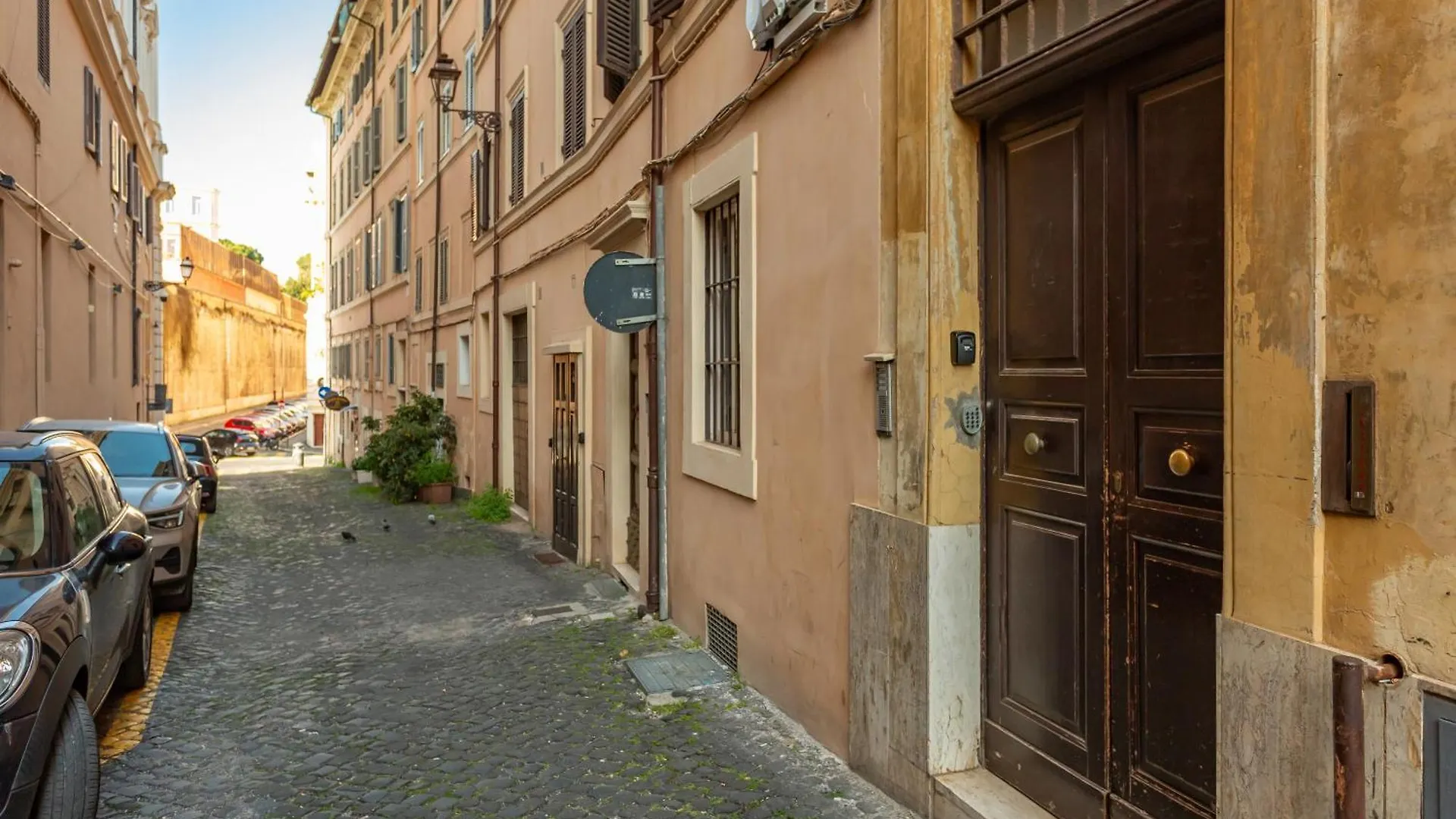 Entire Building With 4 Apartments Near The Colosseum Rome