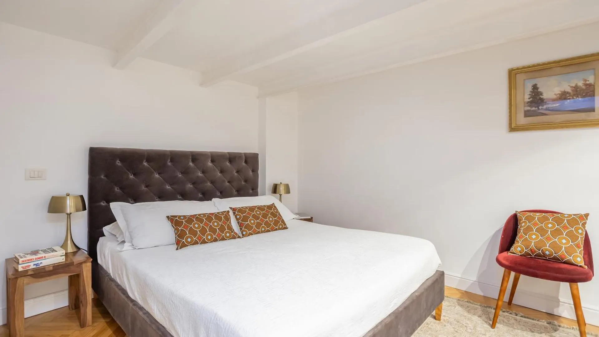 Entire Building With 4 Apartments Near The Colosseum Rome