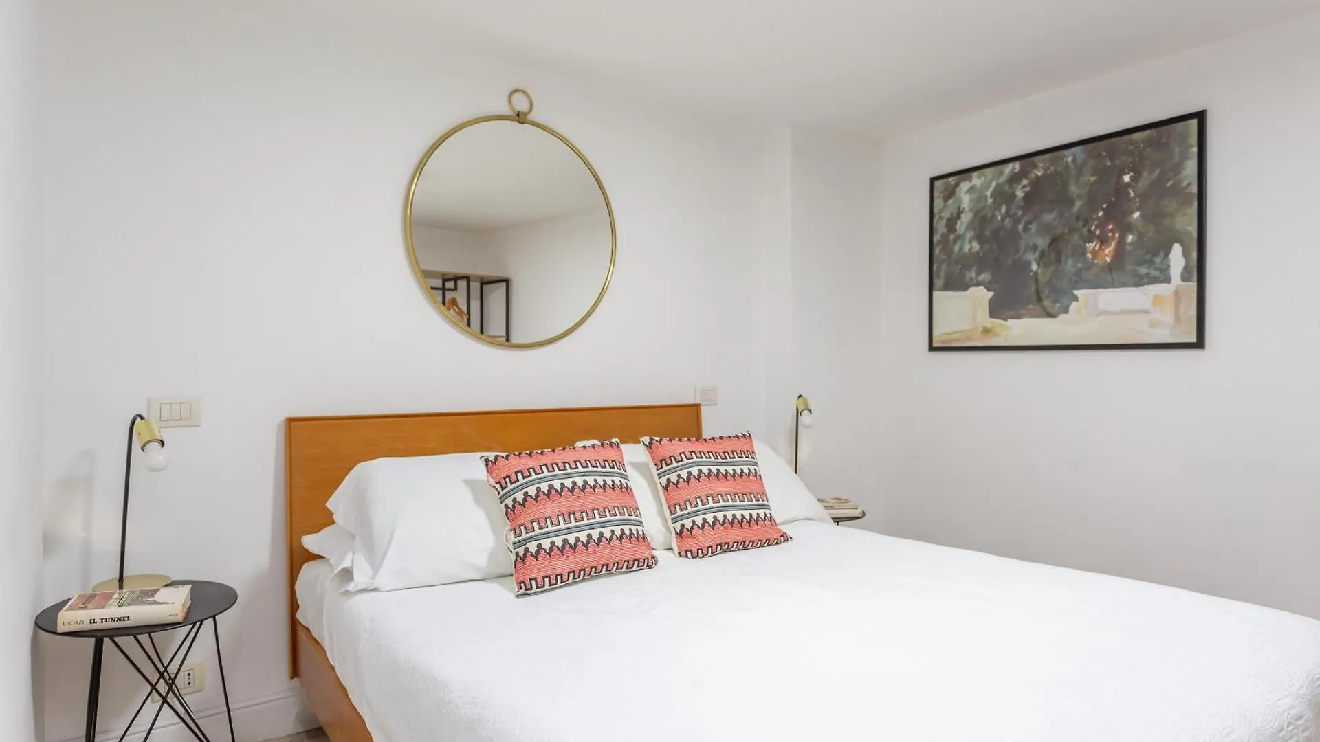 Entire Building With 4 Apartments Near The Colosseum Rome Italy