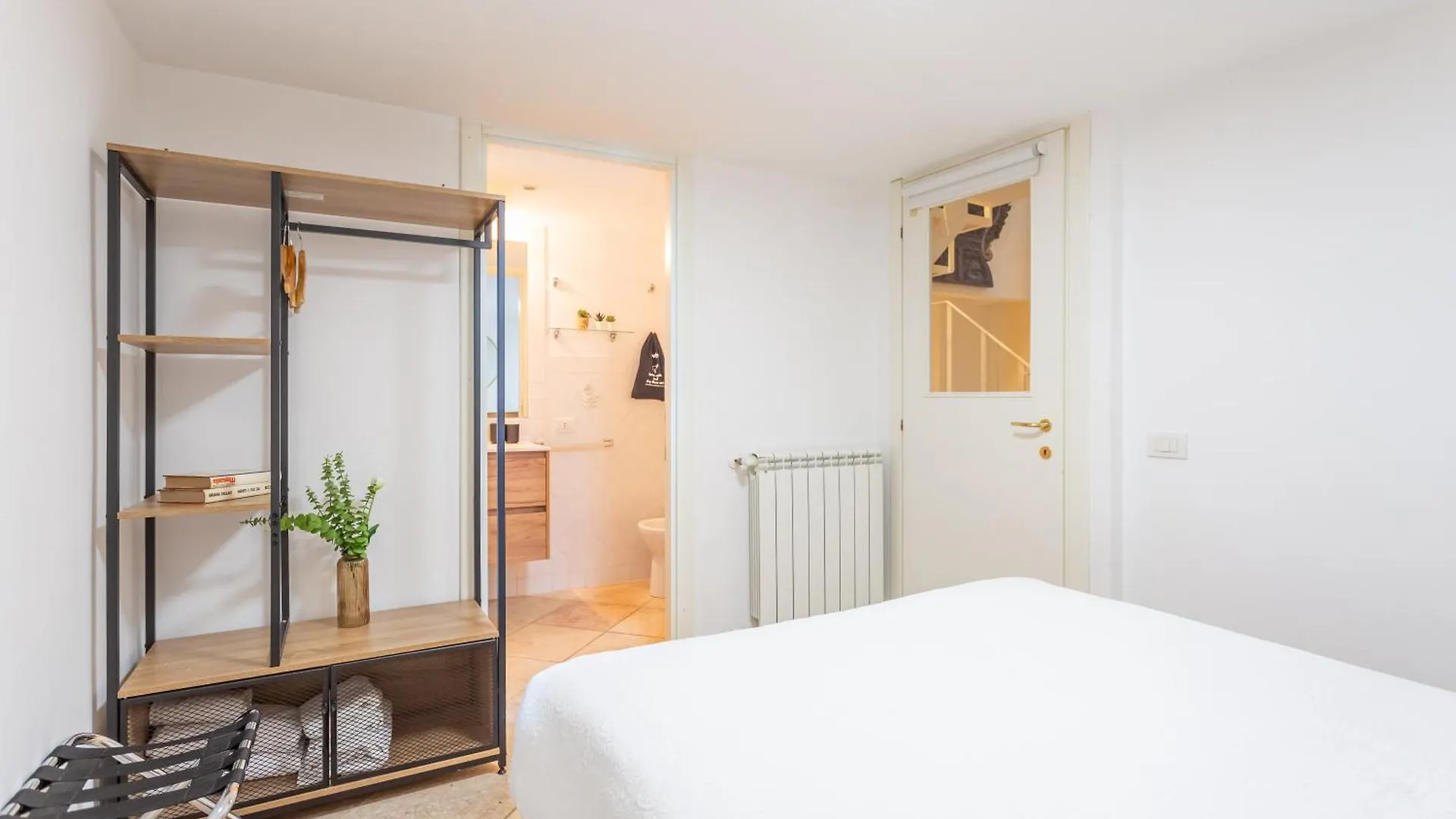 Entire Building With 4 Apartments Near The Colosseum Rome