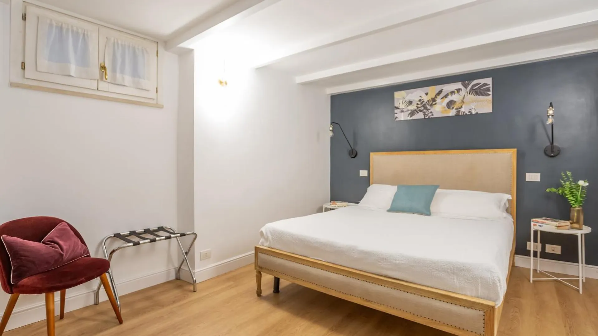 Entire Building With 4 Apartments Near The Colosseum Rome Italy