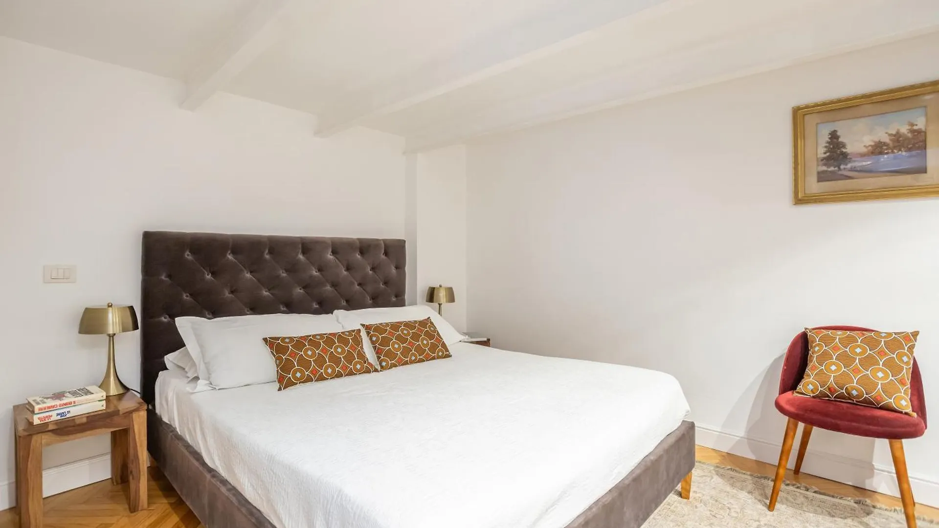 Entire Building With 4 Apartments Near The Colosseum Rome
