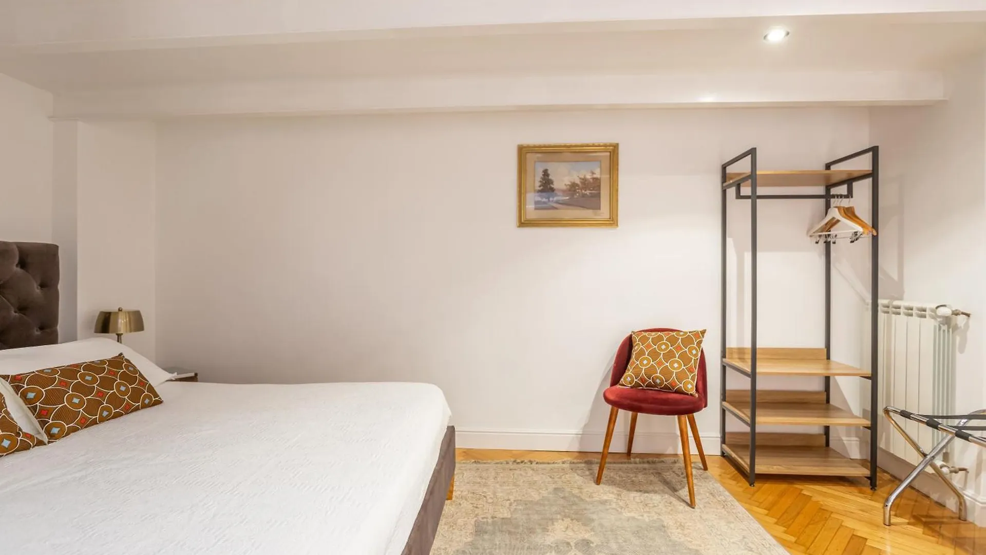 Entire Building With 4 Apartments Near The Colosseum Rome