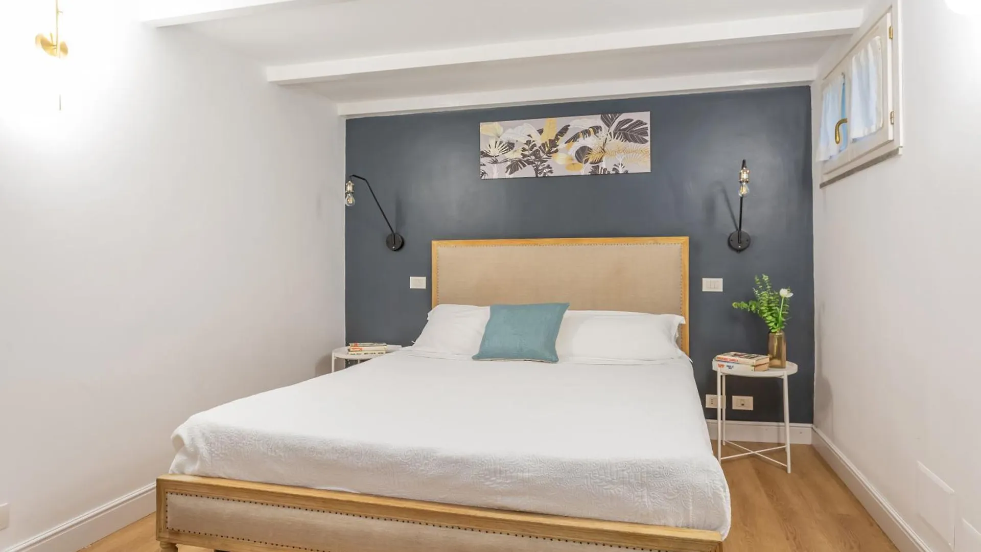Entire Building With 4 Apartments Near The Colosseum Rome Italy
