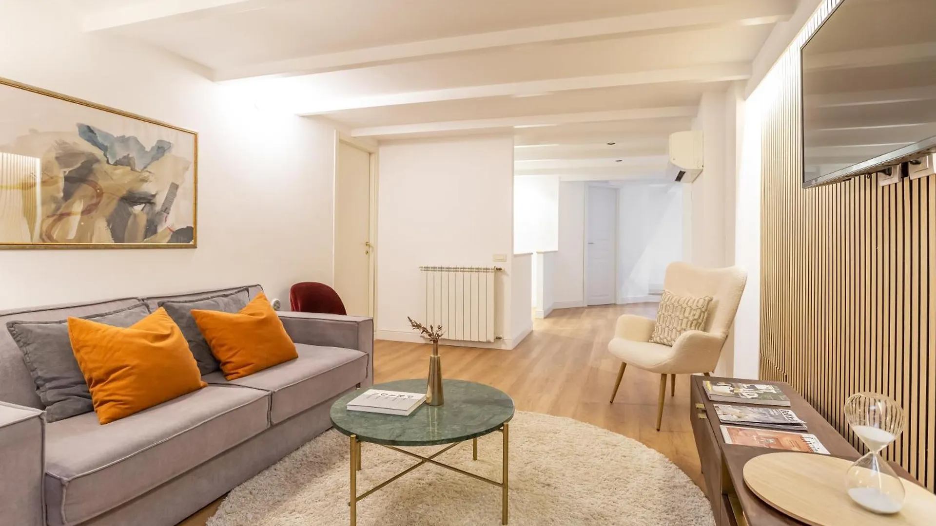 Entire Building With 4 Apartments Near The Colosseum Rome