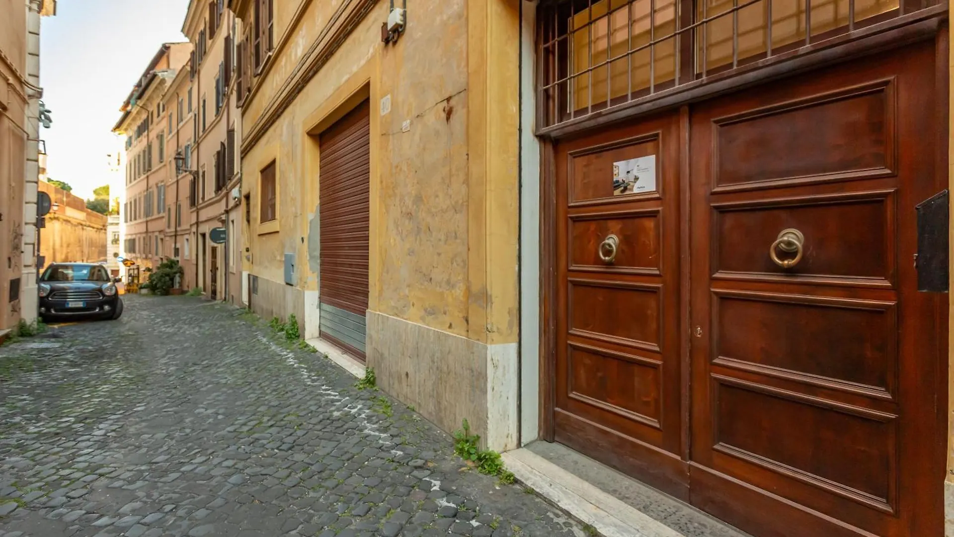 Entire Building With 4 Apartments Near The Colosseum Rome Italy