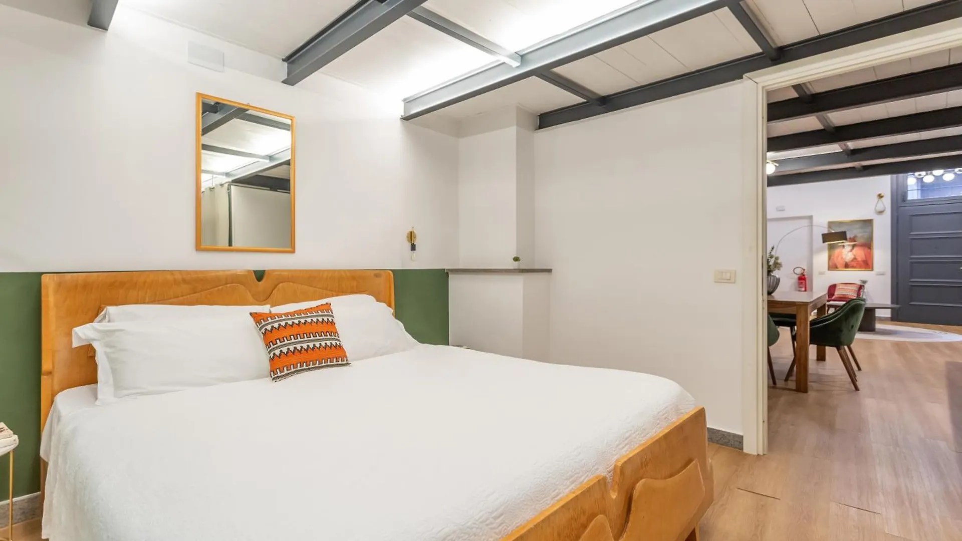 Entire Building With 4 Apartments Near The Colosseum Rome