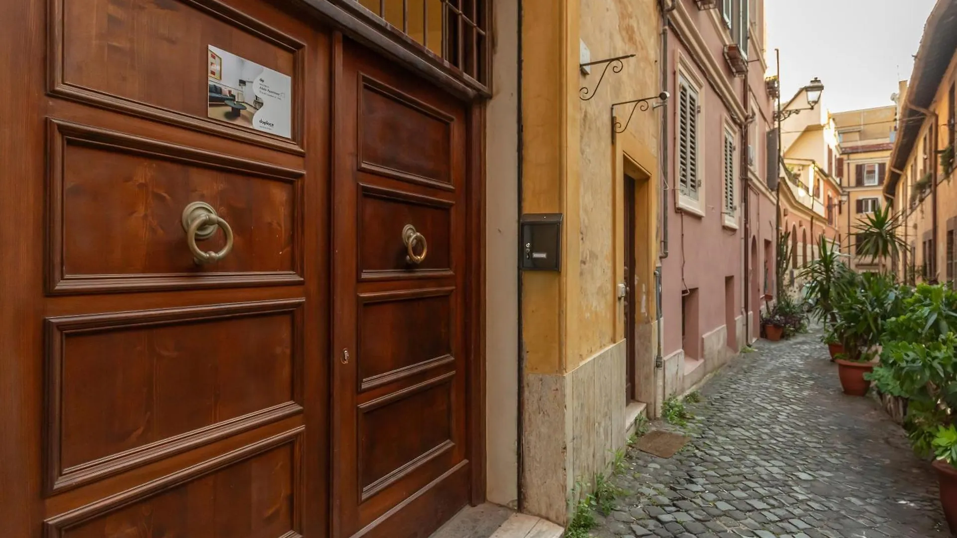 Entire Building With 4 Apartments Near The Colosseum Rome