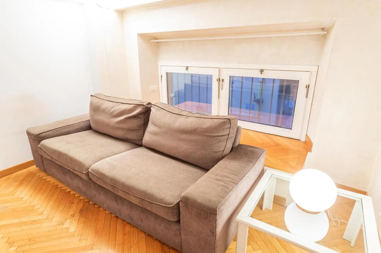 Entire Building With 4 Apartments Near The Colosseum Rzym 0*,