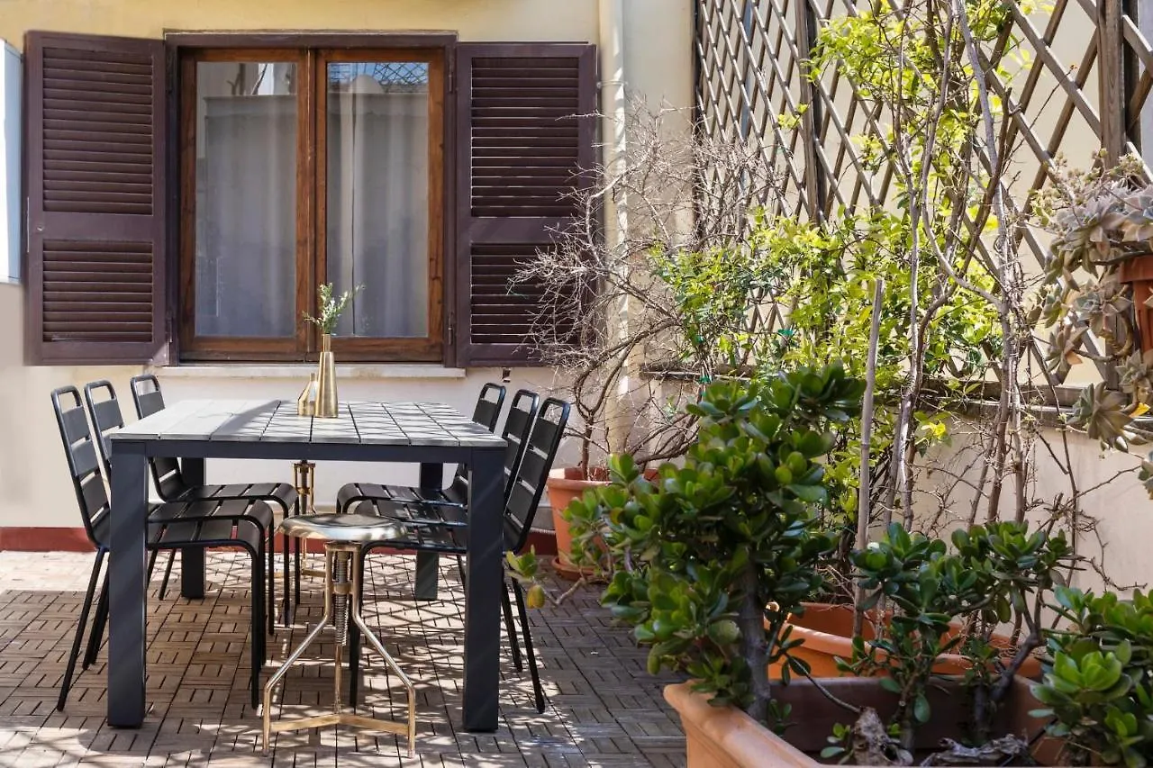Entire Building With 4 Apartments Near The Colosseum Rzym 0*,
