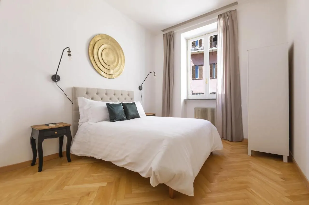 Entire Building With 4 Apartments Near The Colosseum Rzym