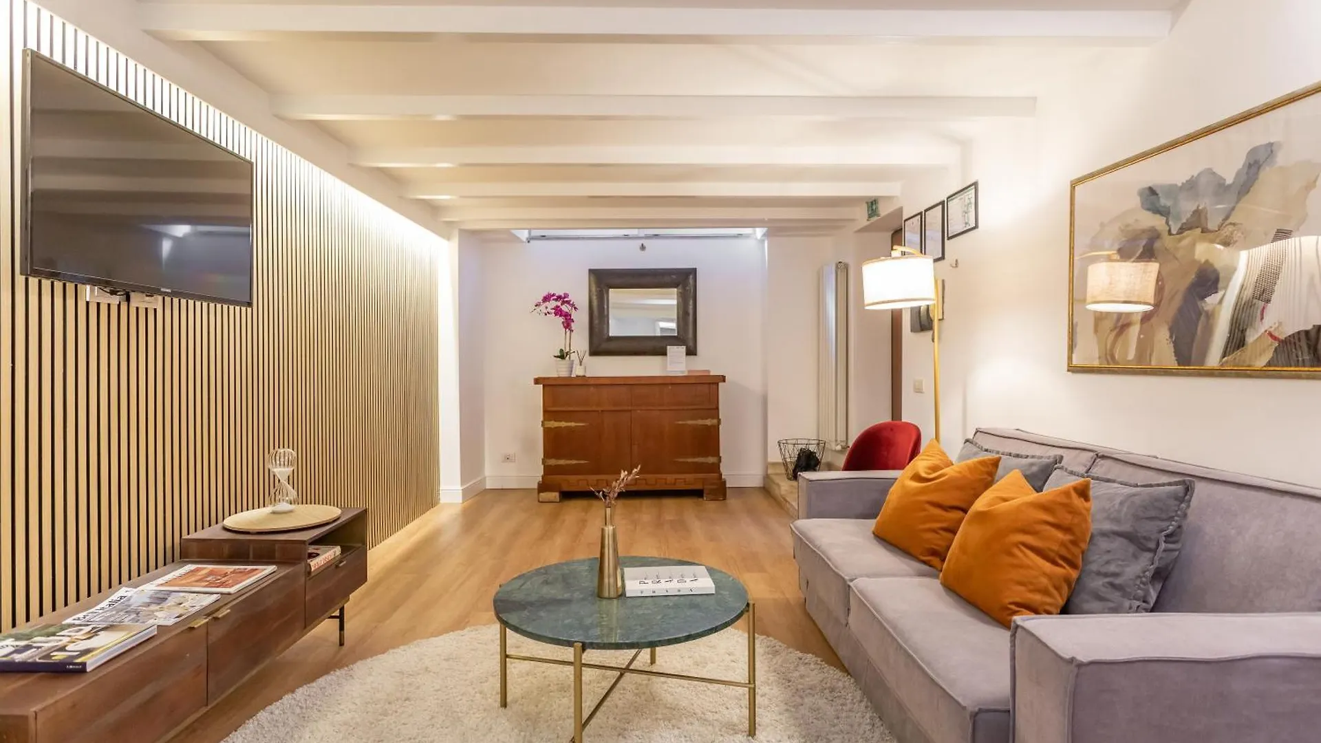 Entire Building With 4 Apartments Near The Colosseum Rzym