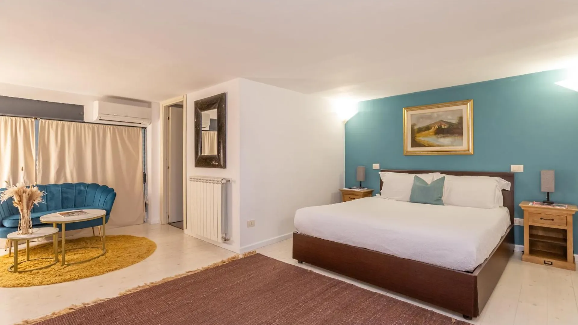 Entire Building With 4 Apartments Near The Colosseum Rzym 0*,  Włochy