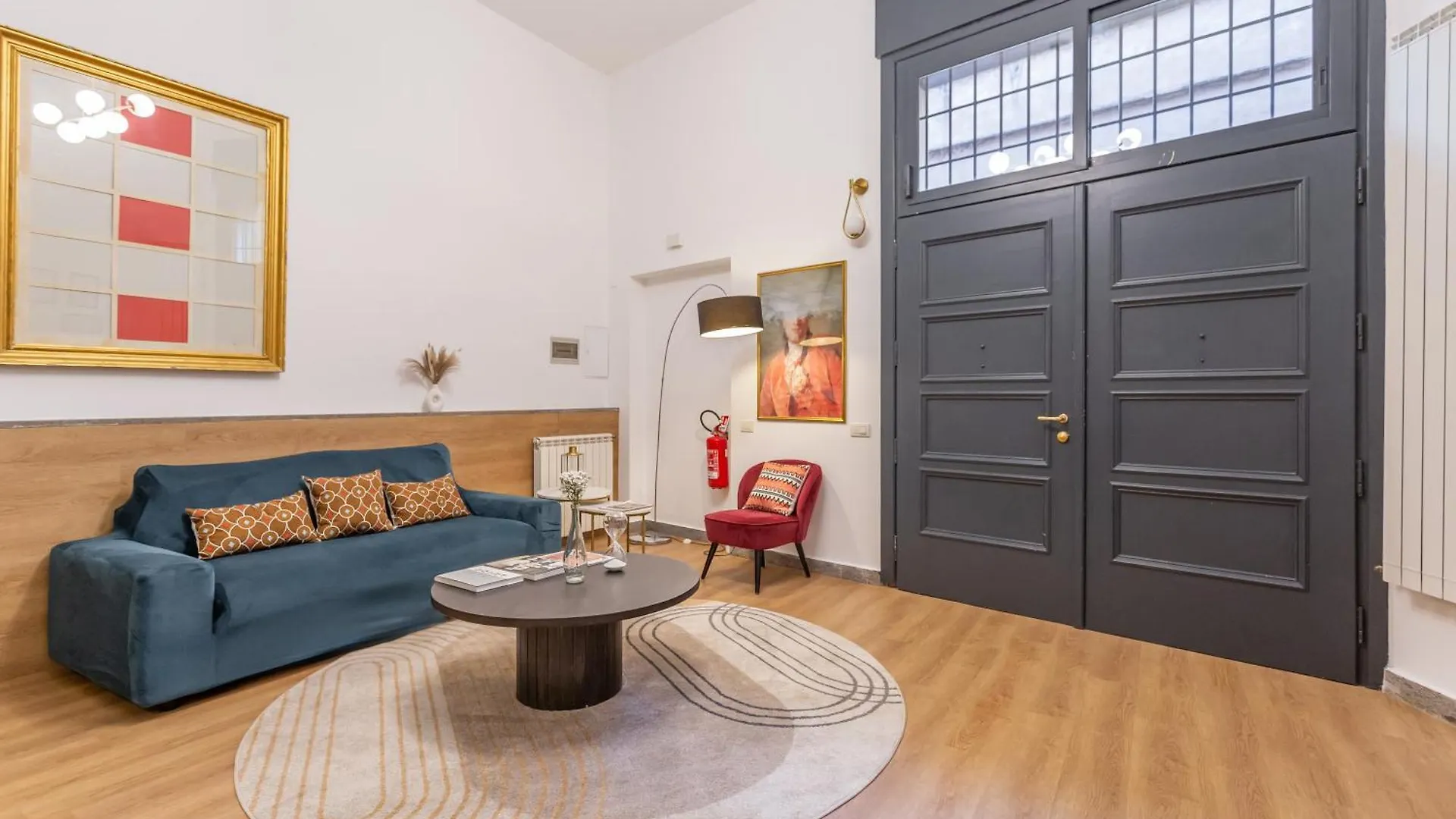 Entire Building With 4 Apartments Near The Colosseum Rzym