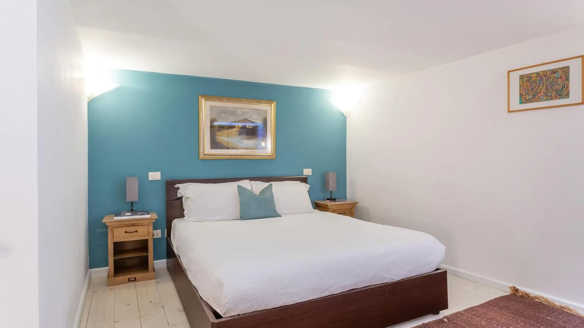 Entire Building With 4 Apartments Near The Colosseum Rzym