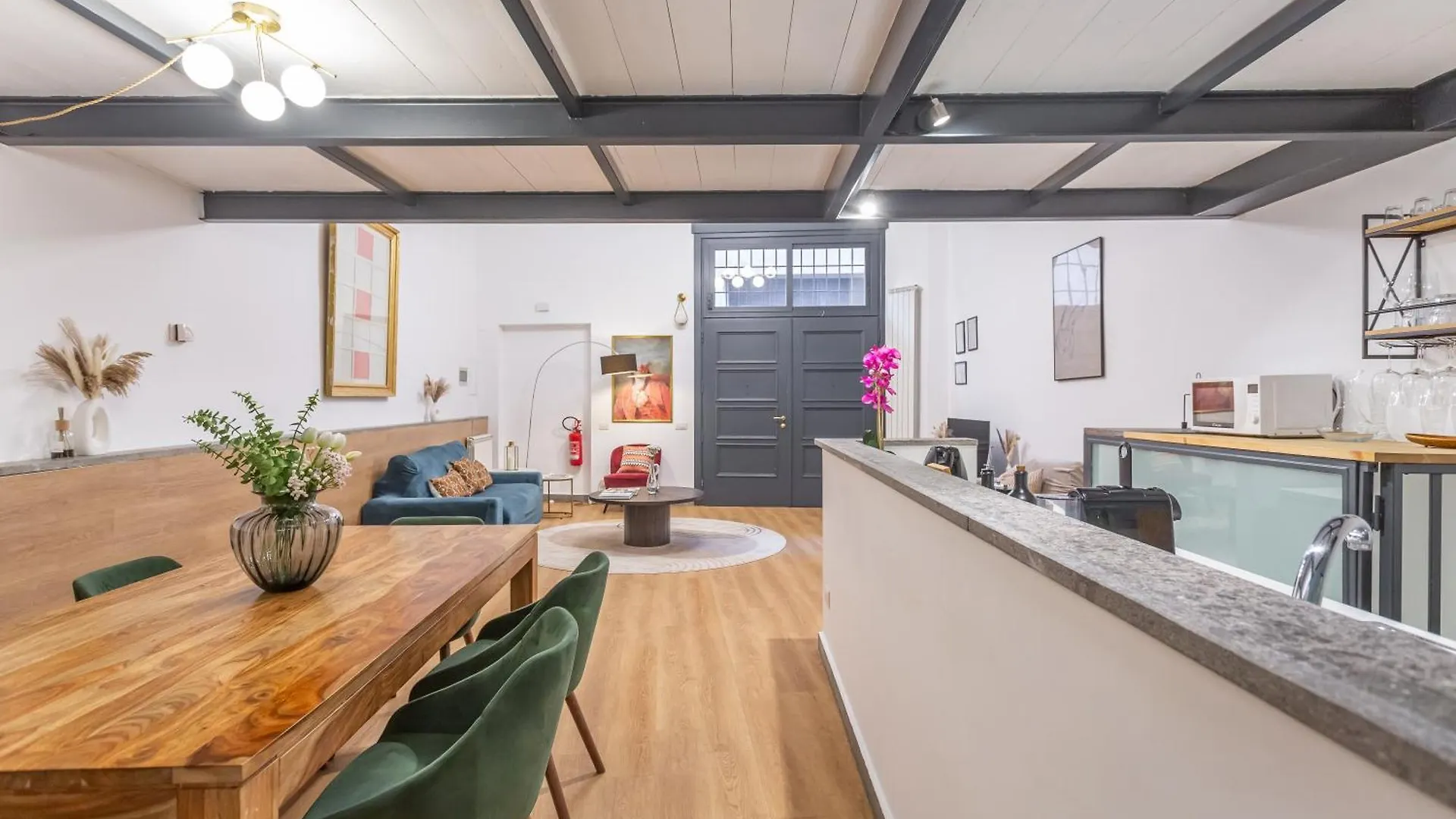 Entire Building With 4 Apartments Near The Colosseum Rzym